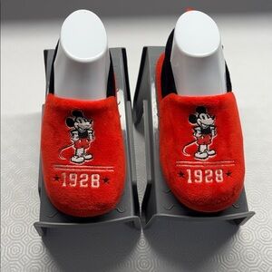 Disney Mickey Mouse Slippers Size 2/3 Youth Colour Red/Black